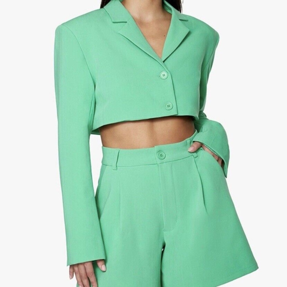 Danielle Bernstein Green cropped Blazer